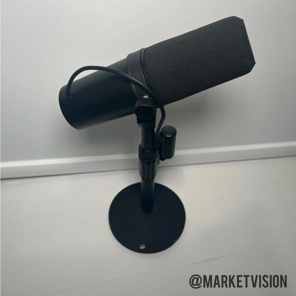 Shure SM7B Cardioid Dynamic Legendary Vocal Microphone